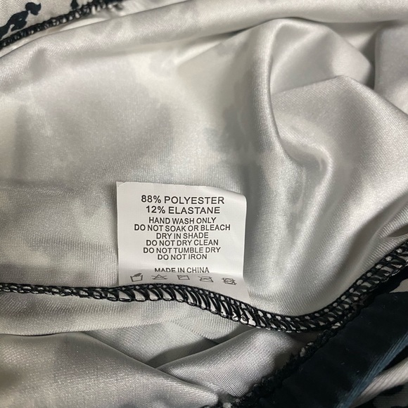 NWOT skeleton leggings and gloves - Picture 5 of 5